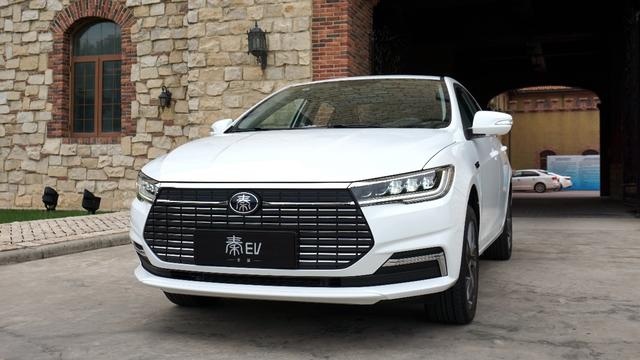 充电90分钟续航421km！抢先静态体验比亚迪全新秦EV
