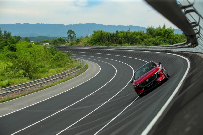 驾控更进阶 长安马自达 MAZDA EZ-6 树立合资新能源价值新标准