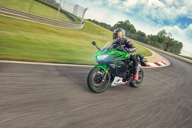 美国川崎Ninja400召回通知： 凸轮轴链条张紧器缺陷