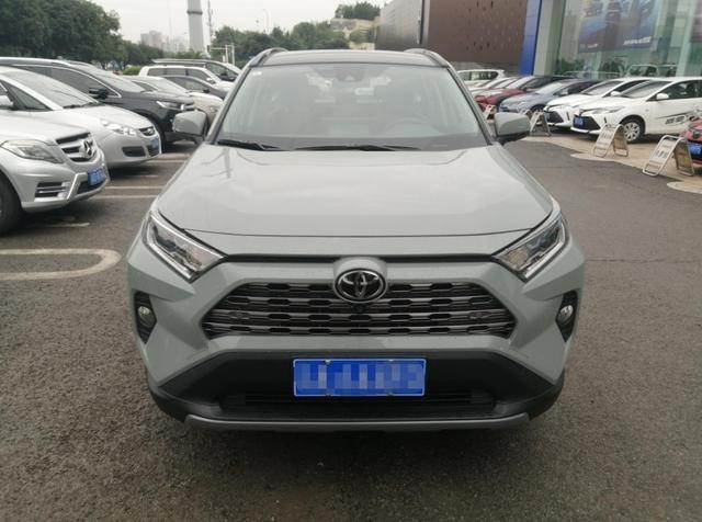 到店实拍全新RAV4荣放：实车外形很酷，两驱中高配受欢迎
