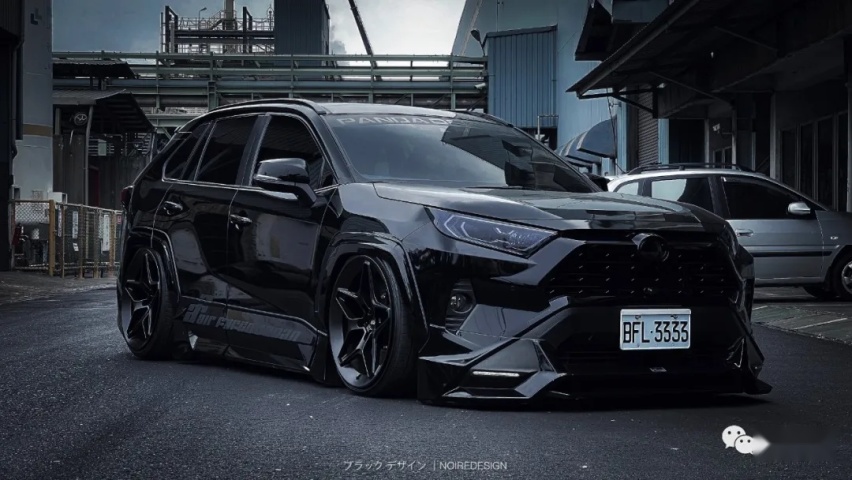 来自宝岛台湾的黑武士丰田RAV4，硬汉造型玩姿态你们爱不爱？