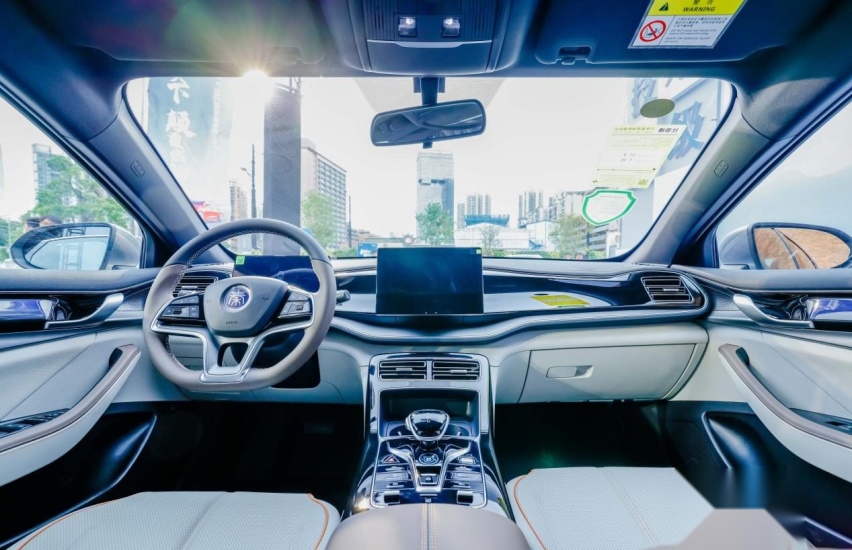 以冠军之名，乘碾压之势！比亚迪秦PLUS EV 2023冠军版羊城上市