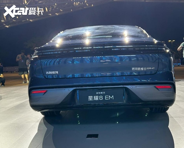 15万级混动轿车二选一！汉DM-i稳如老狗，星耀8凭啥抢风头？