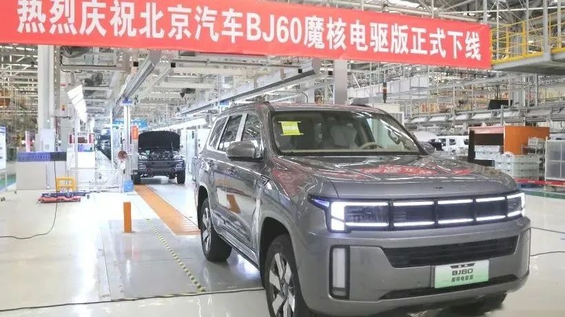 北京BJ60增程版实车现身，长超5米+油耗1.3L，配548马力+两把