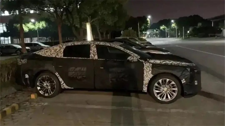 早该换代了！别克全新君越谍照来了，坚持优雅才更能打