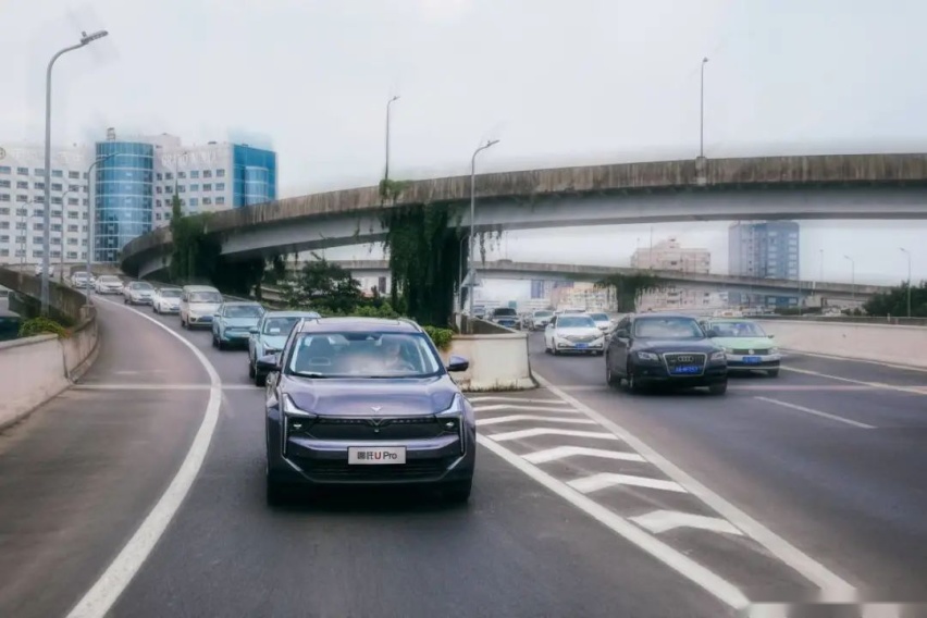 试驾哪吒U pro跑高速，是什么特质令蔚来车主为哪吒点赞？
