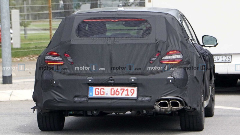 genesis-g70-shooting-brake-wagon-spied-rear-camouflage.jpg