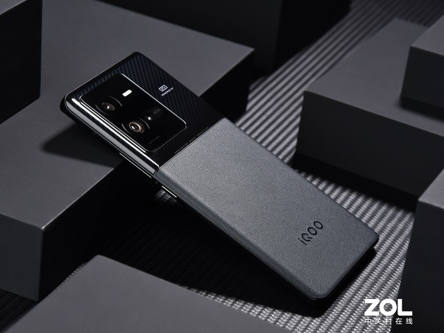 如何在一块手机的背面，带来“动”与“静”的统一 