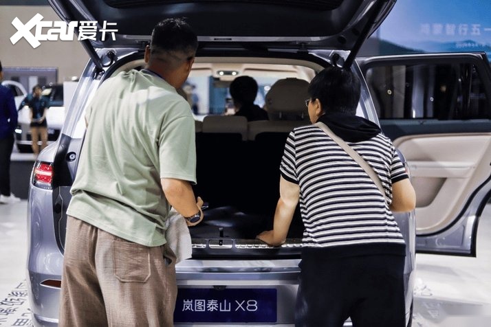 直击“五一”石家庄车展 岚图“五座新王”人气高涨