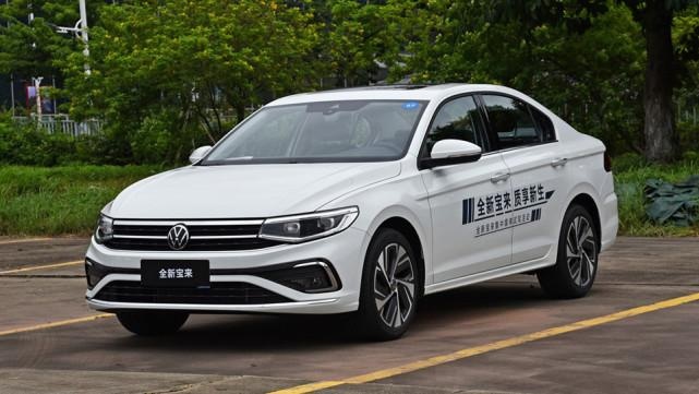 1.5L+6AT回归，要花1400元/月，新款大众宝来养车不算贵？