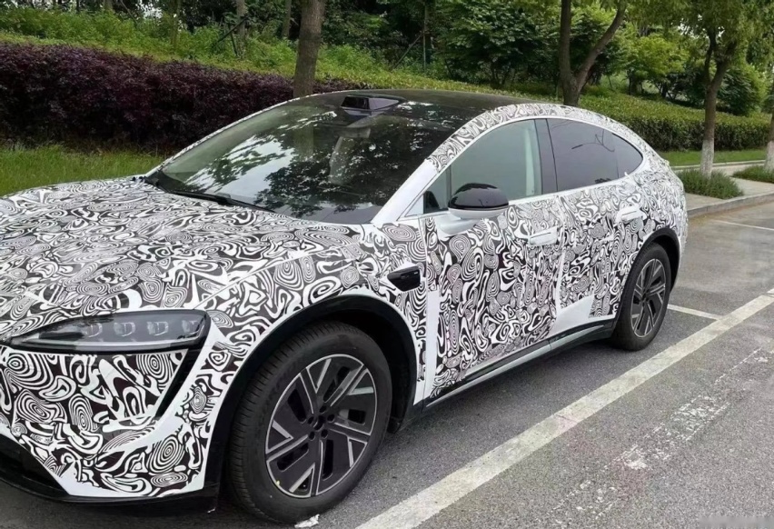 智界SUV带伪装现身，纯电/增程可选，Model Y 的最强追击者？