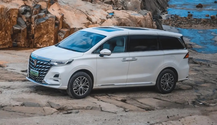 中大型MPV 19.99万元起，B级轿车9.98万元起，上汽荣威双车上