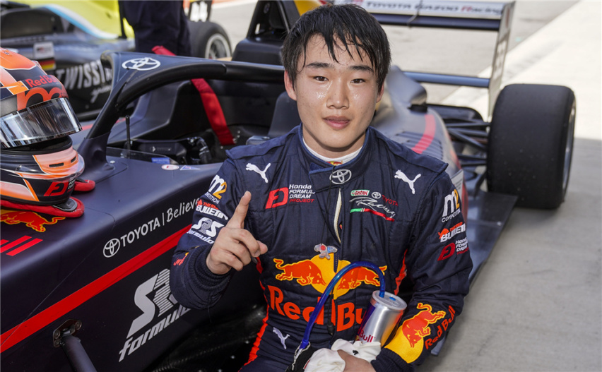 00后都开上F1了，角田裕毅