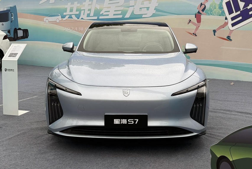 东风风行全新轿车曝光，外观很年轻运动，车长4935mm，续航550km