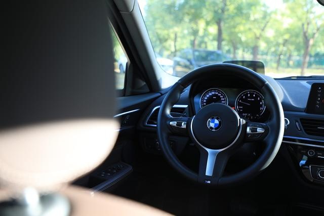 不到20万就能开回家的BMW 1系，能否满足你对蓝天白云的期待？