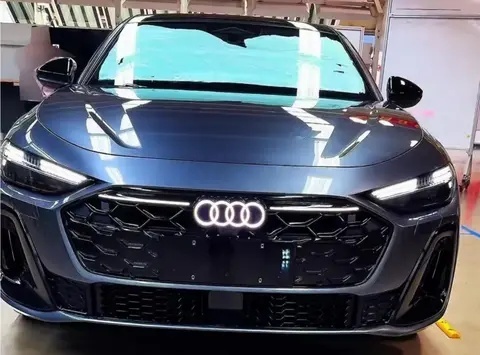 【E汽车】全新一代奥迪A5L实车曝光