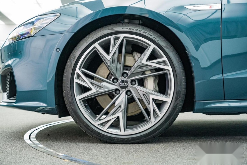 V6发动机搭档quattro四驱 旗舰也有性价比