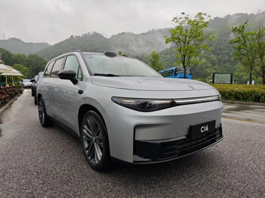 试驾零跑C16：不仅能一车两用，而且还有不错的豪华感