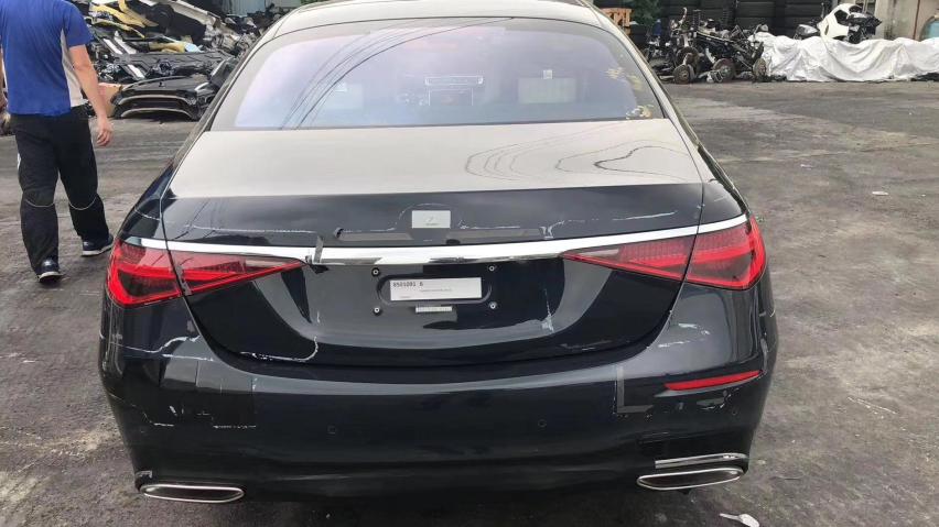 【菲常快讯】#拆车厂的奇迹？奔驰W223无伪装图#