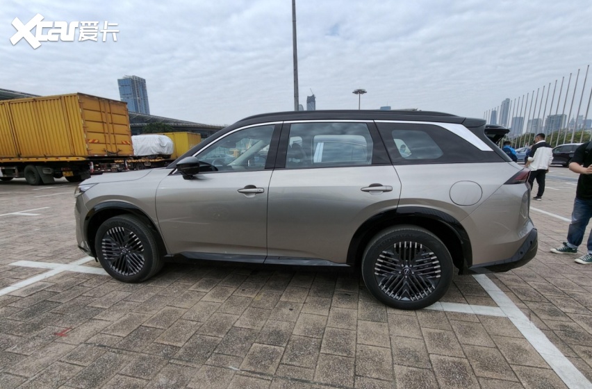 亲民版英菲尼迪QX60？东风日产Pathfinder实车现身，大过途昂