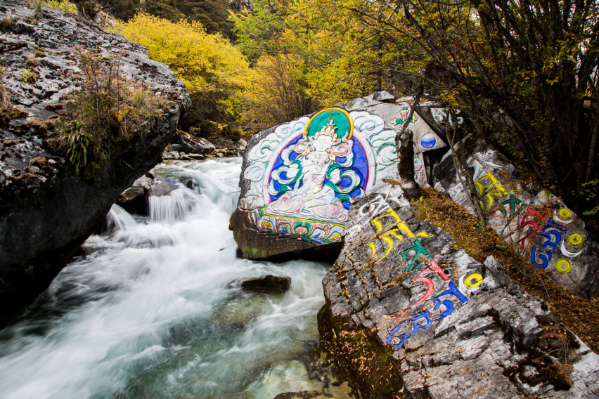 驾丰田雷凌游稻城亚丁（下）——高原极限徒步赏最美雪山