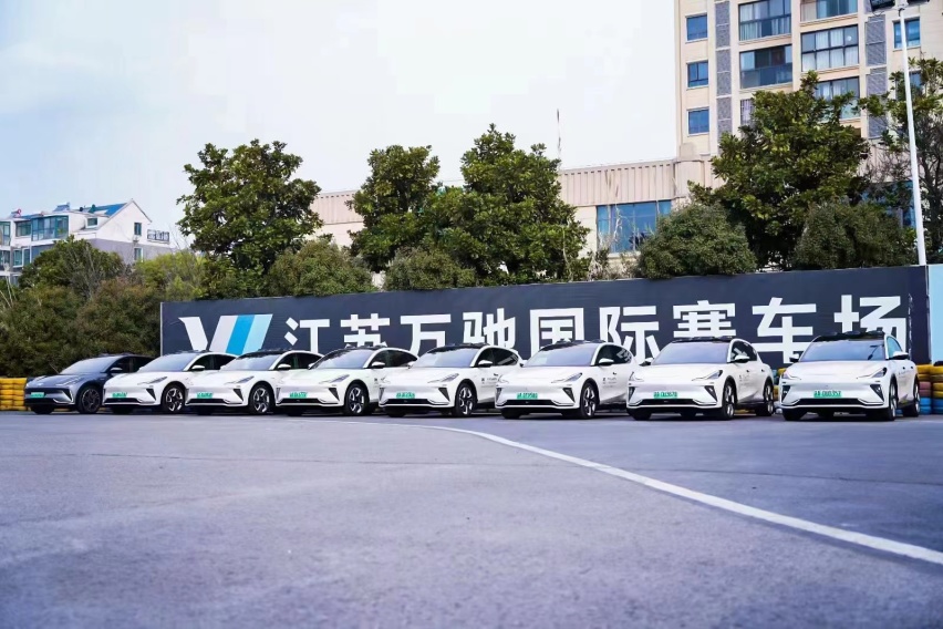 大空间+零重力座椅，加速快开着稳，试驾智己LS7