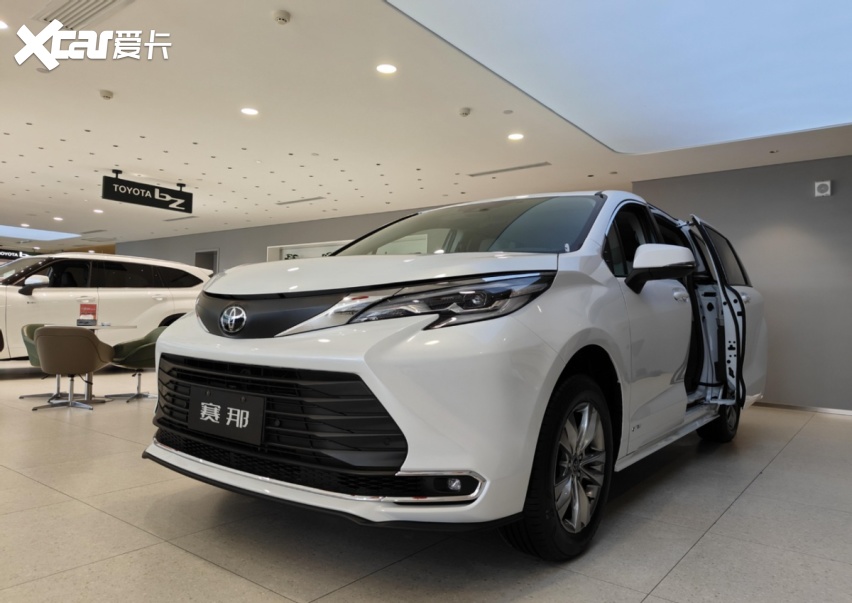 新款赛那实车，有中控大屏，但有高阶智驾吗？