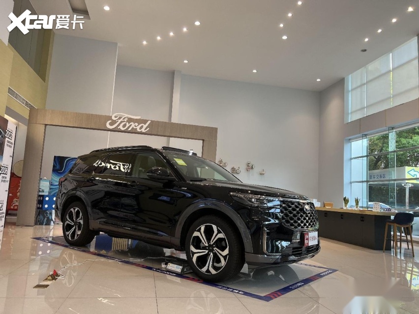 2内饰终于改了！30多万买合资SUV，为什么说全新福特探险者很值？