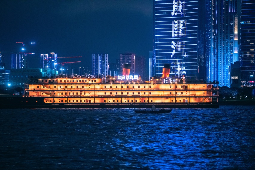岚图汽车举办首届VOYAH NIGHT岚图用户之夜