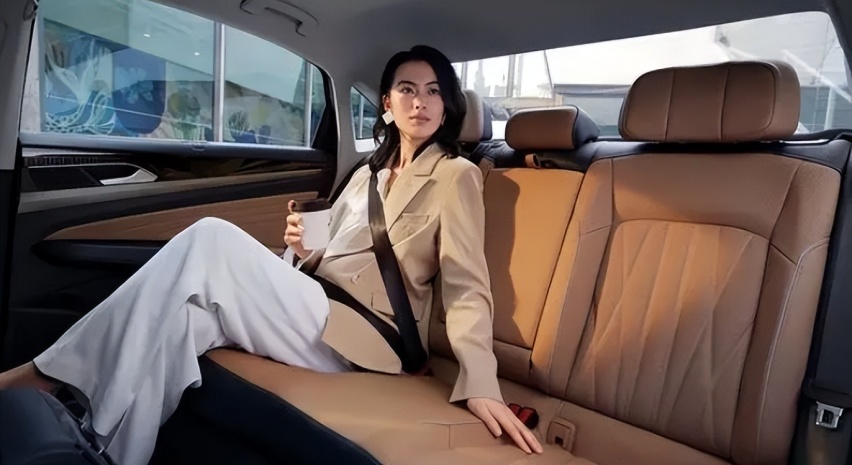 合资B级车“杀”疯了，帕萨特综合优惠达4万，比凯美瑞狠
