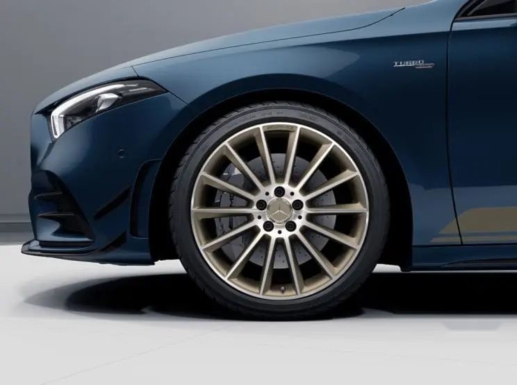 两厢进口AMG A35来了，小钢炮的外形，只是这价格..