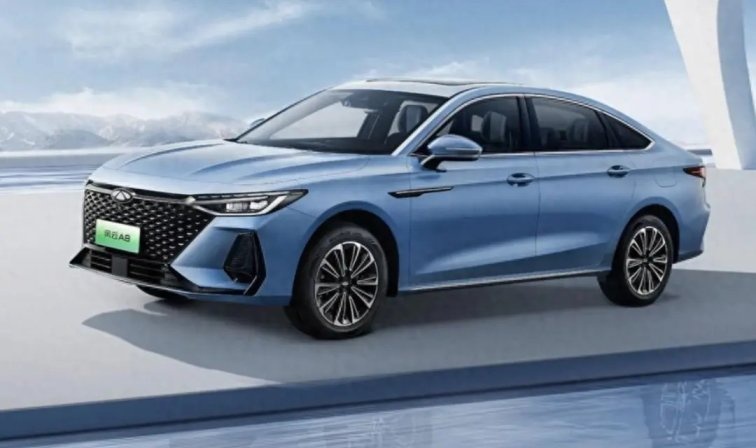 续航1400km，馈电油耗4.2L，1.5T插混奇瑞风云A8家用如何？