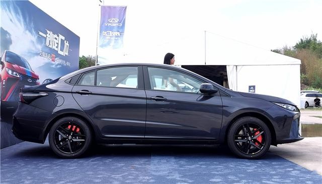 实拍艾瑞泽5 GT，零百加速6秒级的家轿，年轻人喜欢？