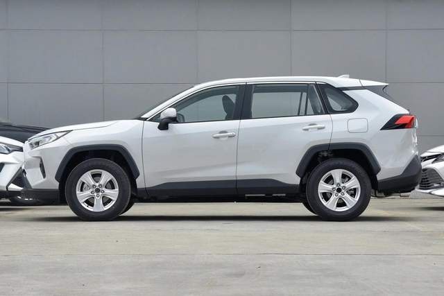 “二手车商体破防”，丰田RAV4荣放优惠5.3万，裸车仅12.38万！