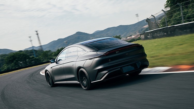 登顶浙赛最快量产电动车！智己L7 Snake Performance高