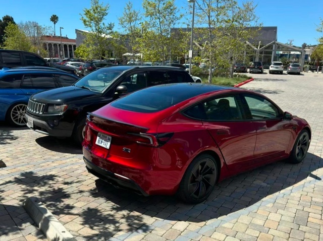 新款特斯拉Model 3性能版曝光！零百加速3秒多 年内国内开售