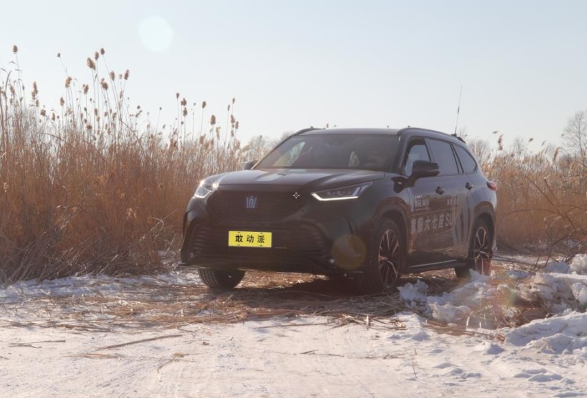 越野、赛跑、下赛道！跟着皇冠陆放和皇冠SportCross一起玩雪