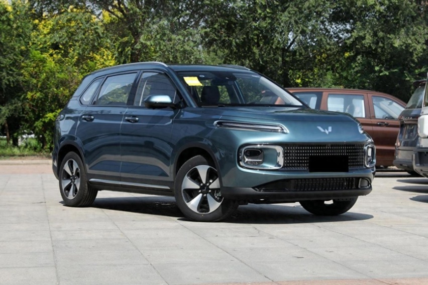 8万级SUV！百公里油耗5.5L，五菱星云主打一个称职