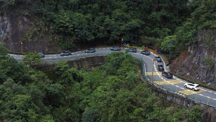跑得了沙漠，也走得了山弯，快和全新一代奇骏一起探享天地！
