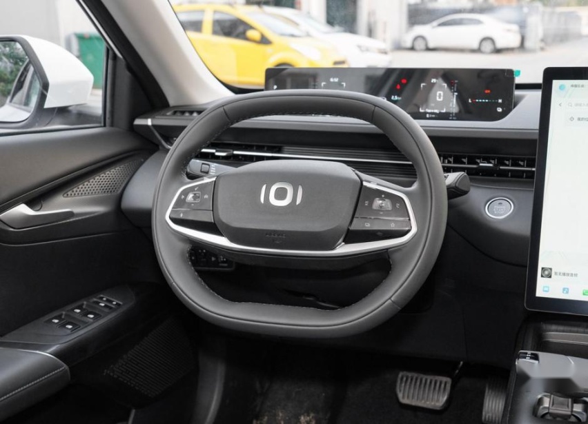 又一台挑战比亚迪秦PLUS DM-i的混动车，启源A05价格更低