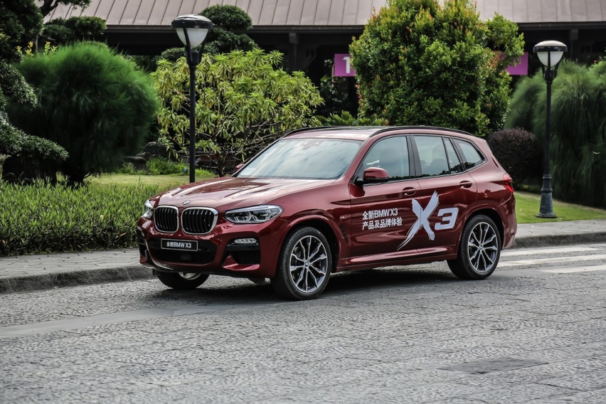 配图为老款 xDrive 25i 车型