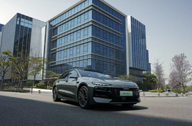 奥迪A6L e-tron起售价30.98万起，电比油低具象化了