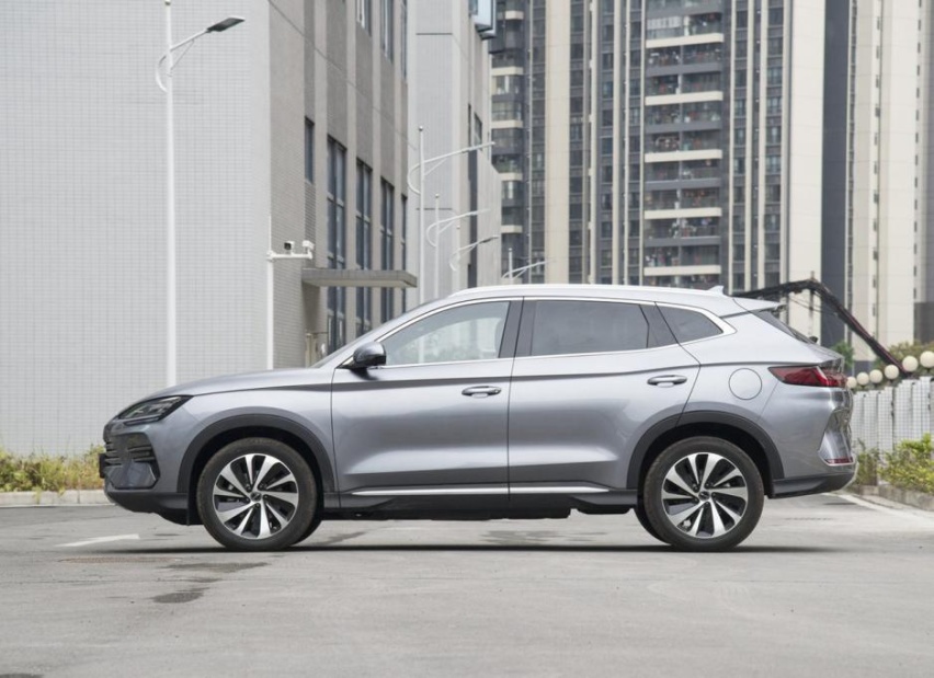 宋PLUS DM-i几乎成为了无短板的家用SUV，产品力很全