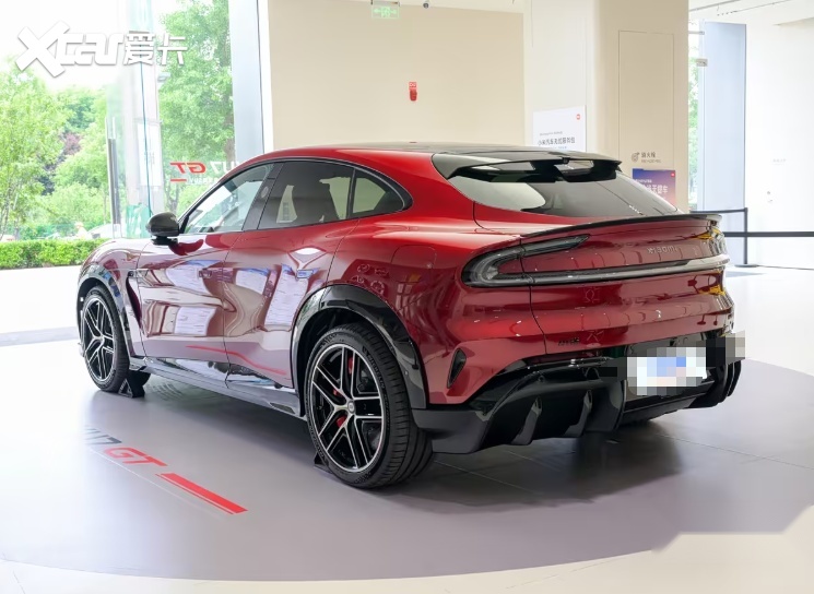 性能旗舰登场:小米YU7 GT,千匹马力的长途旅行跑车SUV
