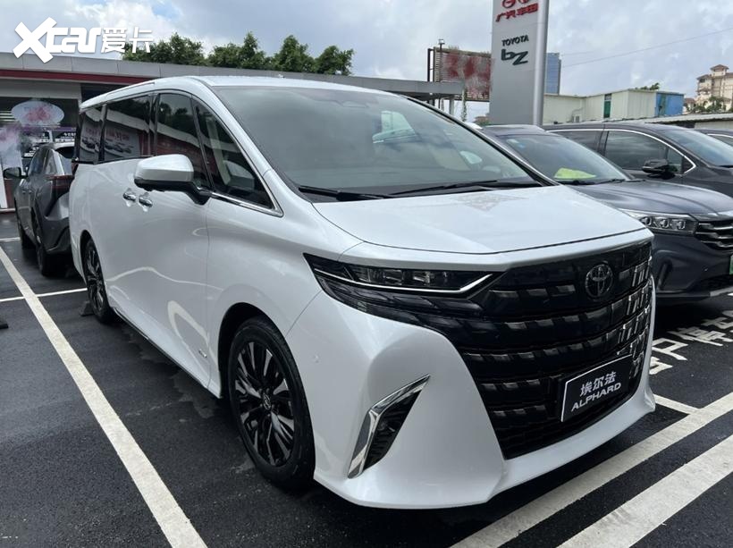 全新丰田埃尔法到店实拍,最高加价18.6万左右,搭2.5l混动系统