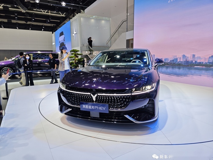 2023广州车展:空悬+四座按摩,岚图追光PHEV预售26.69万起