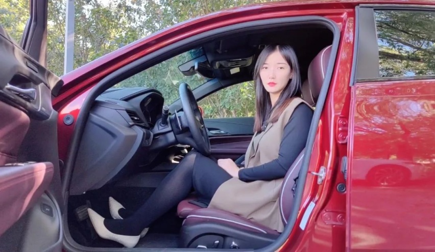 2.0T+8AT+纵置后驱还不行？凯迪拉克CT4怎么才能让年轻人买单？