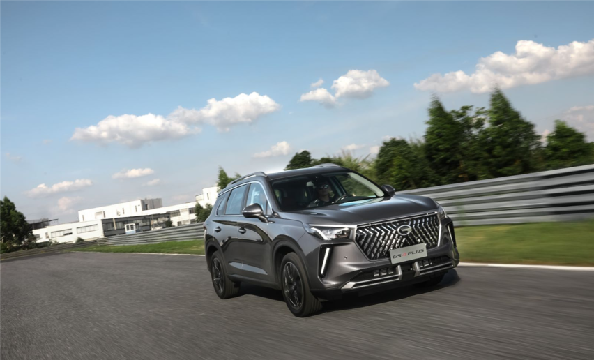 自主VS合资！传祺 GS4 PLUS是年轻人的第一台紧凑SUV？
