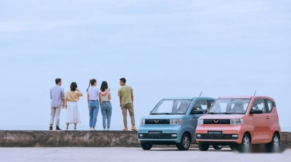 五菱宏光MINI EV亮相郑州，年轻人又多了一个新选择