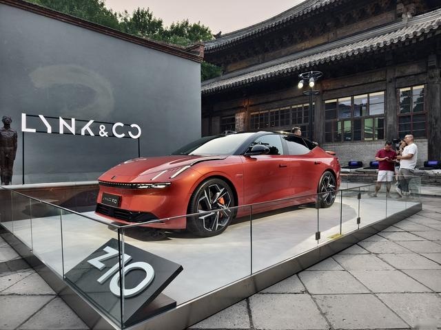 终于进军纯电赛道 实拍领克Z10